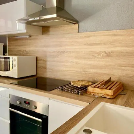 Дом отдыха Splendide T3 Renove Avec Piscine, Parking Prive Et A 100m De La Plage - Fr-1-607-68